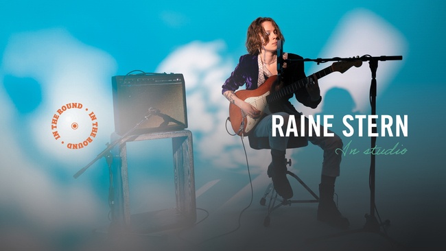 Raine Stern in Studio